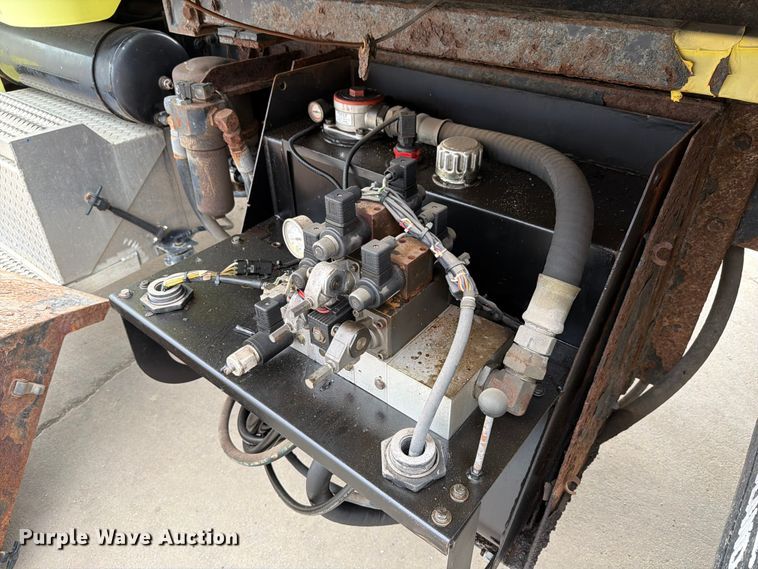 image for item EX4534 2004 Peterbuilt PB330 dump truck