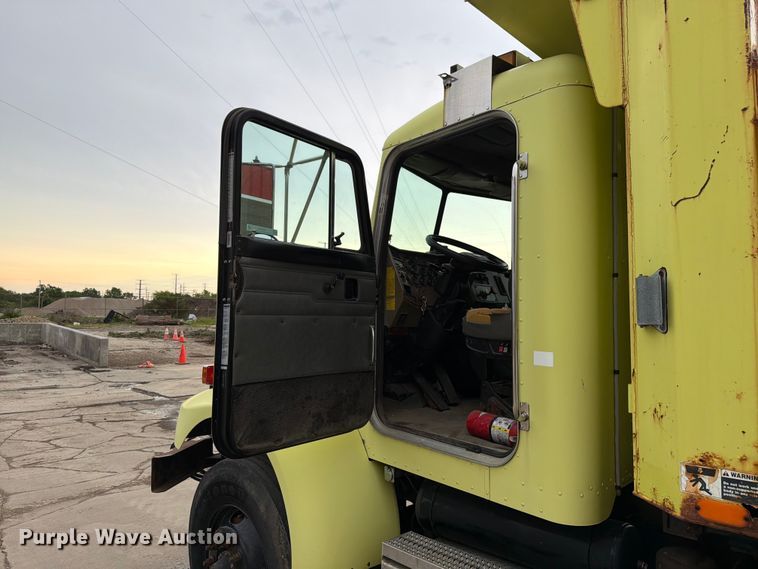 image for item EX4534 2004 Peterbuilt PB330 dump truck