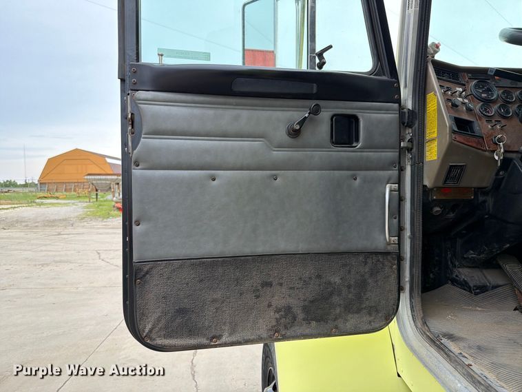 image for item EX4534 2004 Peterbuilt PB330 dump truck