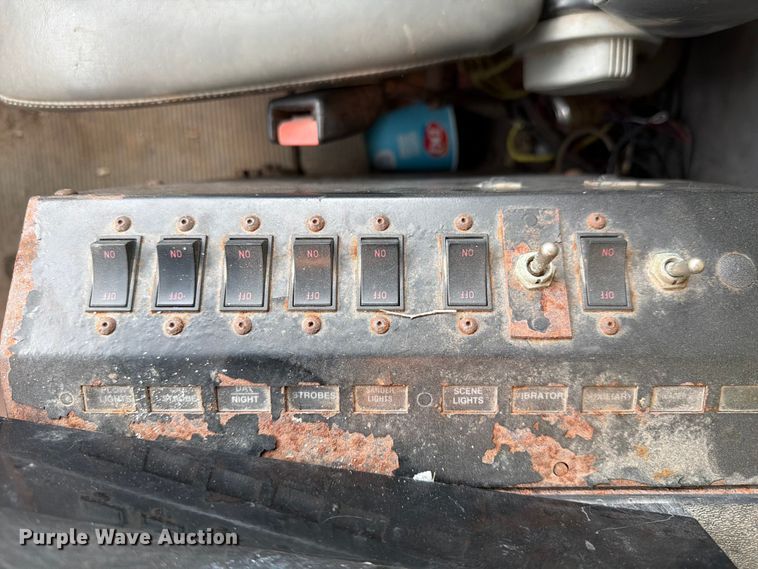 image for item EX4534 2004 Peterbuilt PB330 dump truck