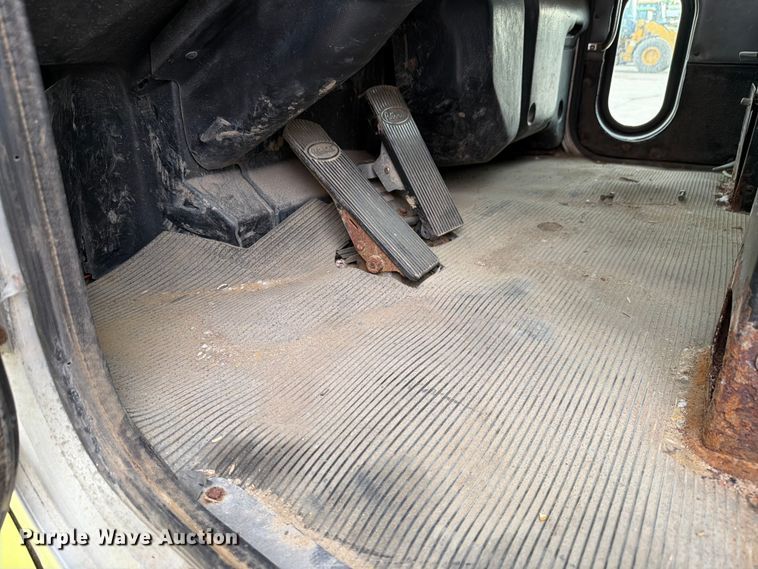 image for item EX4534 2004 Peterbuilt PB330 dump truck