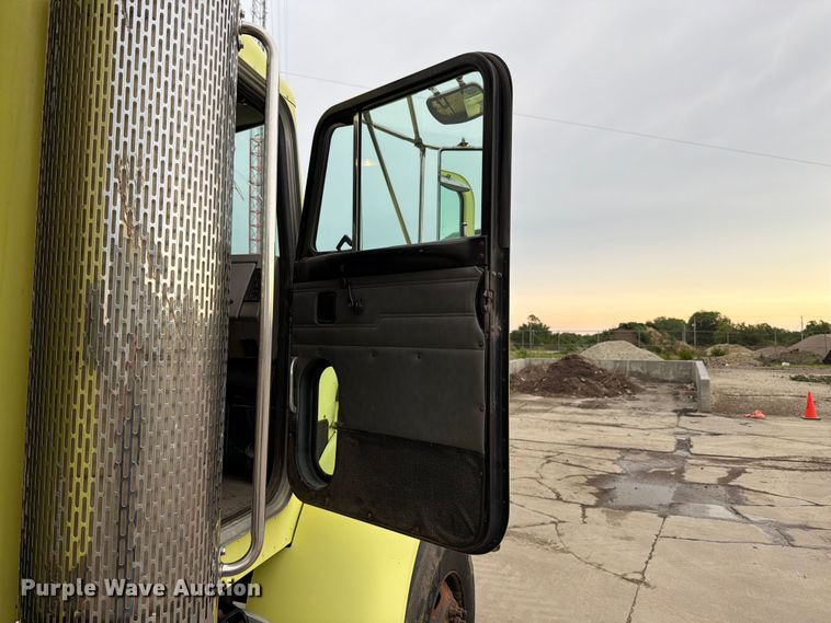 image for item EX4534 2004 Peterbuilt PB330 dump truck