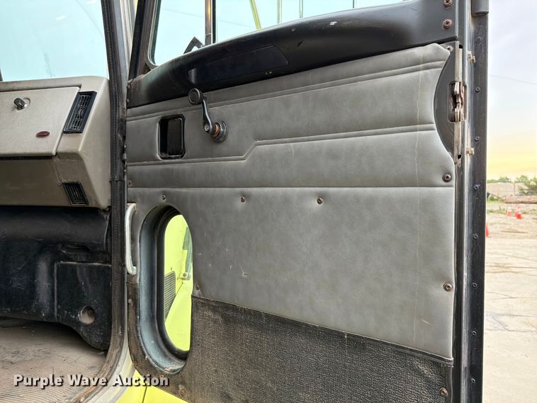 image for item EX4534 2004 Peterbuilt PB330 dump truck
