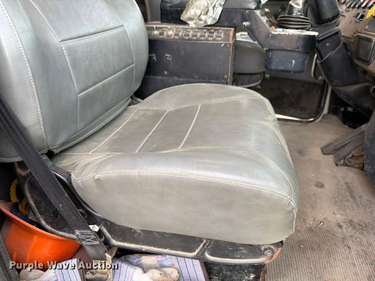 image for item EX4534 2004 Peterbuilt PB330 dump truck