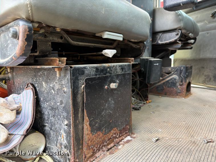 image for item EX4534 2004 Peterbuilt PB330 dump truck