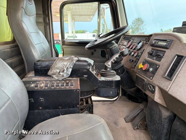 image for item EX4534 2004 Peterbuilt PB330 dump truck