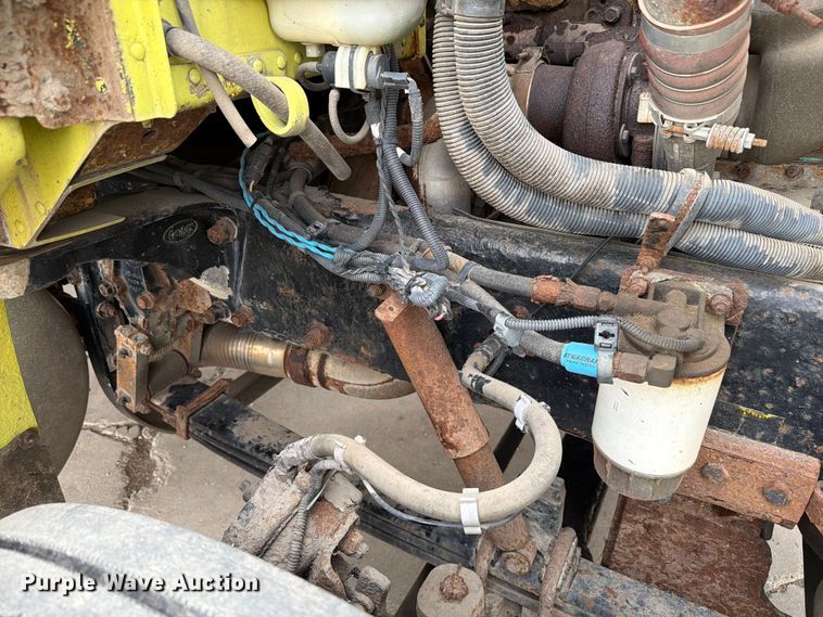 image for item EX4534 2004 Peterbuilt PB330 dump truck