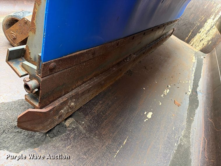 image for item EX4534 2004 Peterbuilt PB330 dump truck