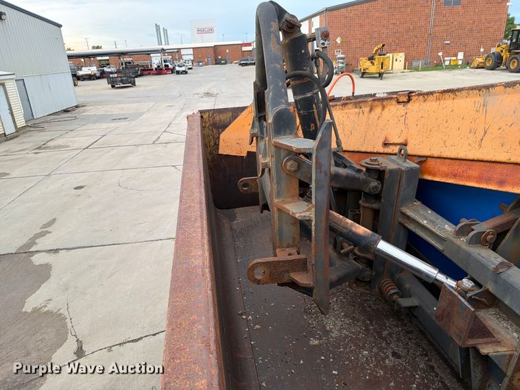 image for item EX4534 2004 Peterbuilt PB330 dump truck