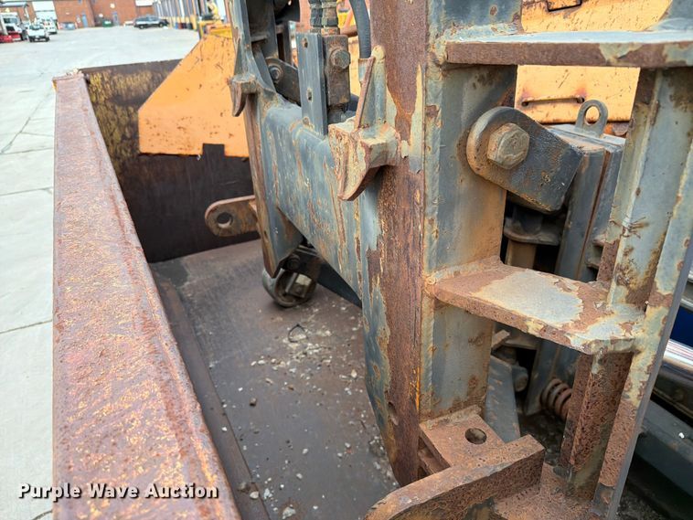 image for item EX4534 2004 Peterbuilt PB330 dump truck