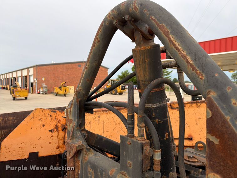 image for item EX4534 2004 Peterbuilt PB330 dump truck