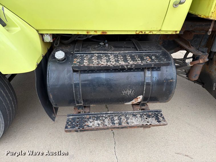 image for item EX4535 2006 International 7400 dump truck