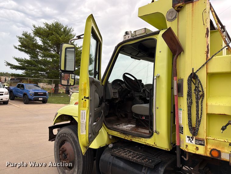 image for item EX4535 2006 International 7400 dump truck