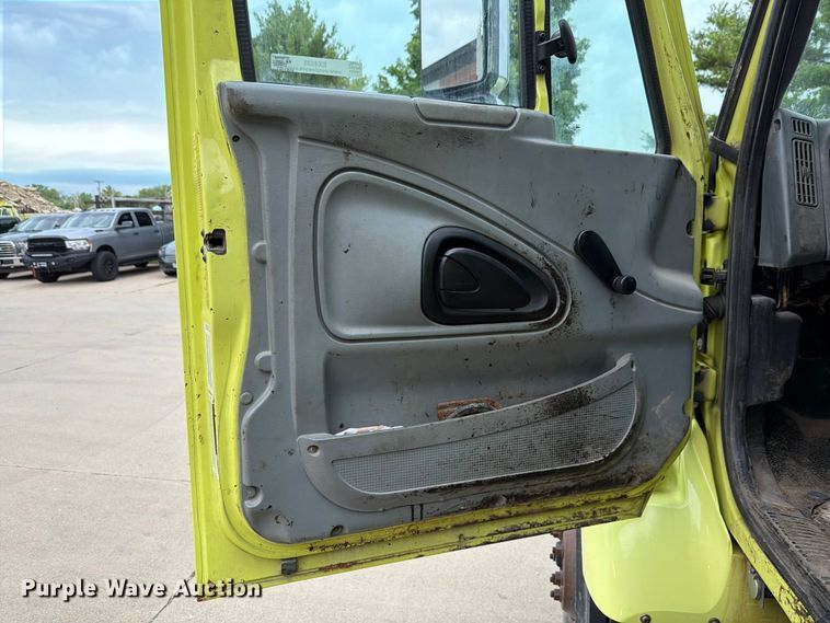 image for item EX4535 2006 International 7400 dump truck
