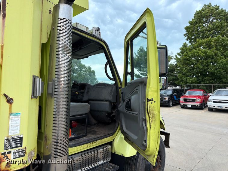 image for item EX4535 2006 International 7400 dump truck