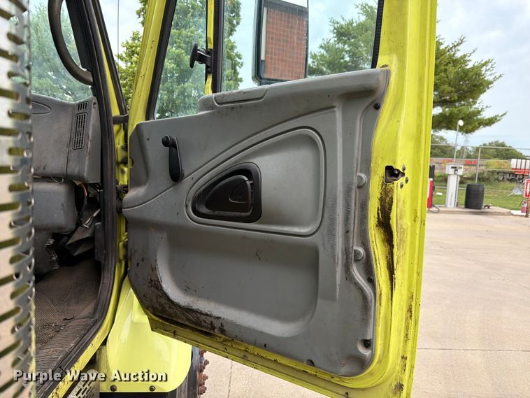image for item EX4535 2006 International 7400 dump truck