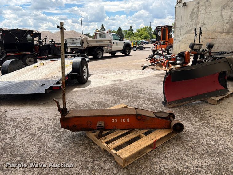image for item EX5538 Floor jack