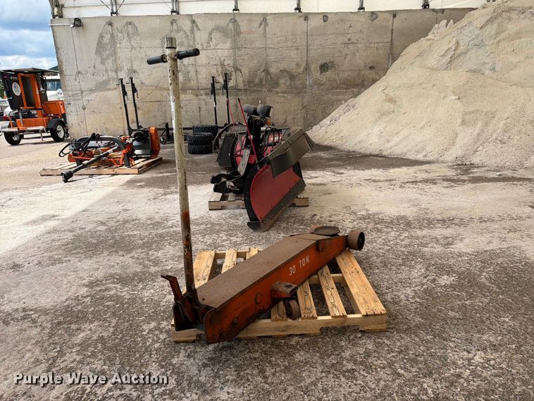 image for item EX5538 Floor jack