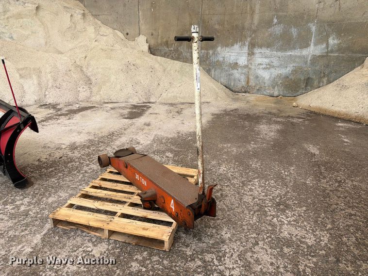 image for item EX5538 Floor jack