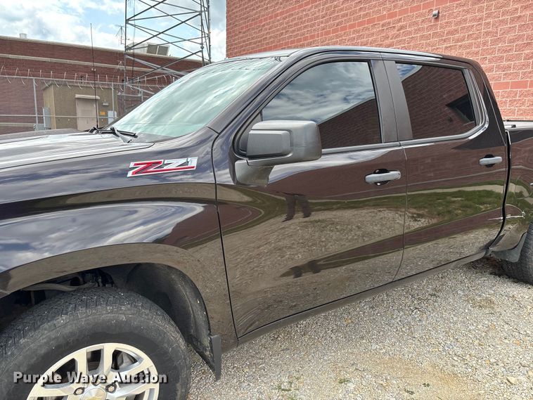 image for item FC1667 2020 Chevrolet Silverado 1500 Crew Cab pickup truck