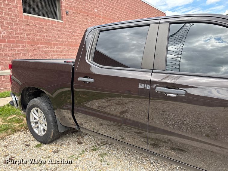 image for item FC1667 2020 Chevrolet Silverado 1500 Crew Cab pickup truck