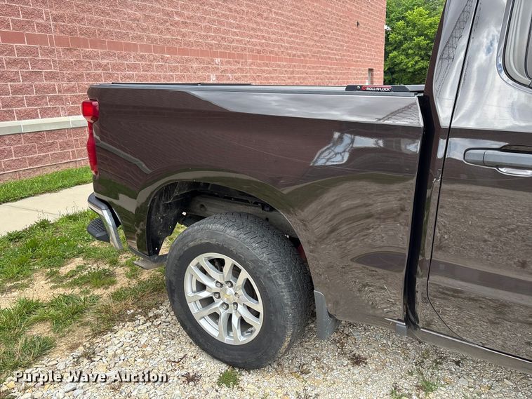 image for item FC1667 2020 Chevrolet Silverado 1500 Crew Cab pickup truck