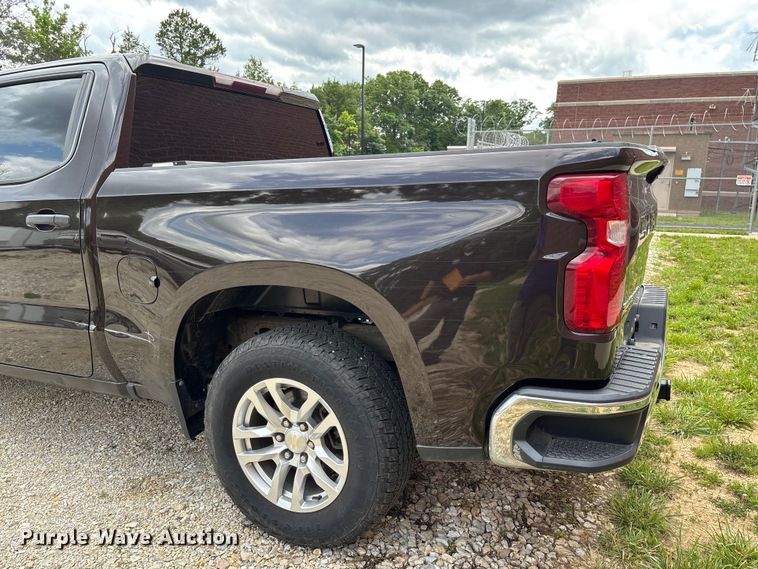 image for item FC1667 2020 Chevrolet Silverado 1500 Crew Cab pickup truck