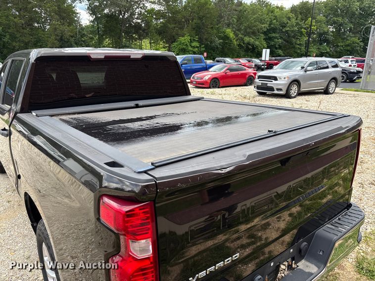image for item FC1667 2020 Chevrolet Silverado 1500 Crew Cab pickup truck