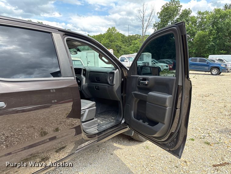 image for item FC1667 2020 Chevrolet Silverado 1500 Crew Cab pickup truck