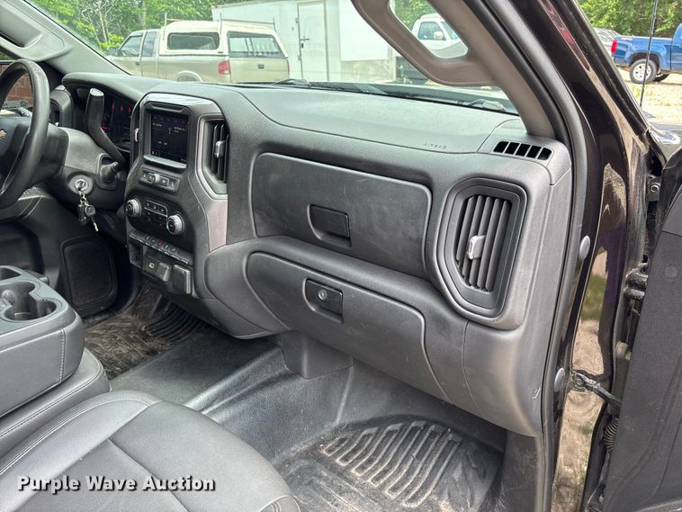 image for item FC1667 2020 Chevrolet Silverado 1500 Crew Cab pickup truck