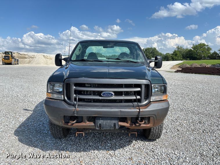 image for item FC1674 2003 Ford F350 Super Duty XL Ext. Cab pickup truck cab and chassis
