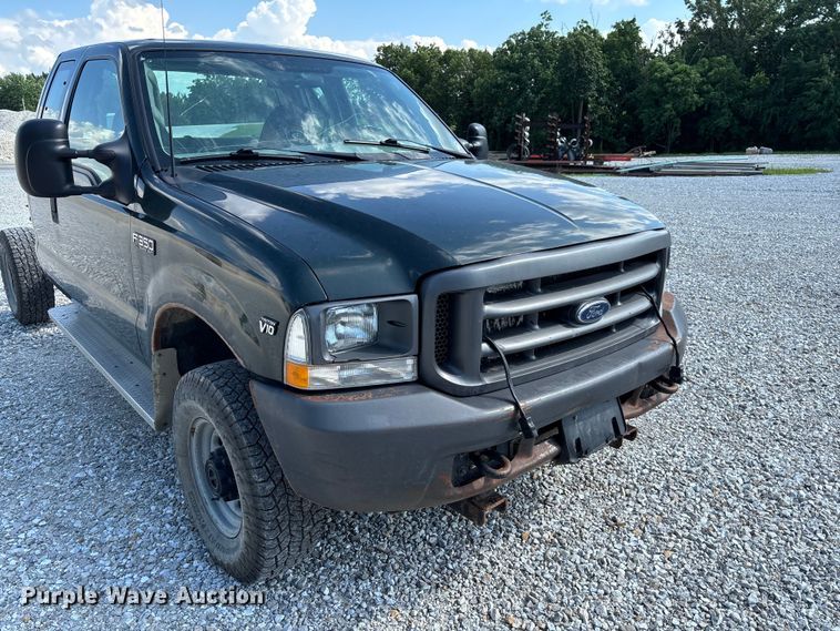 image for item FC1674 2003 Ford F350 Super Duty XL Ext. Cab pickup truck cab and chassis