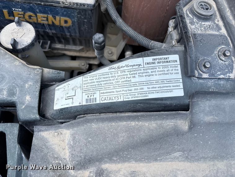 image for item FC1674 2003 Ford F350 Super Duty XL Ext. Cab pickup truck cab and chassis