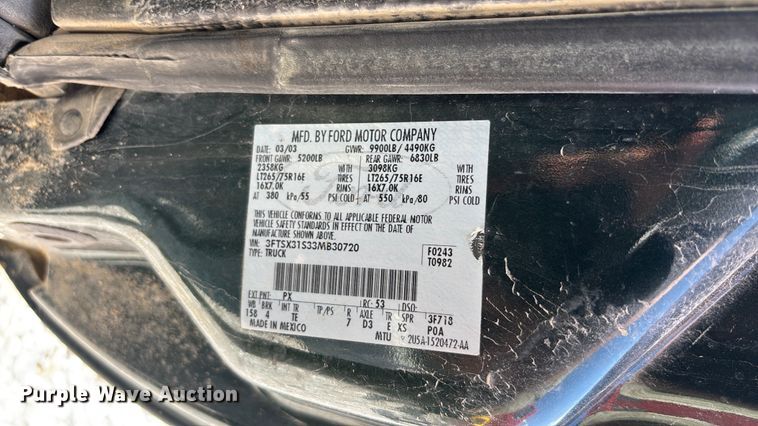 image for item FC1674 2003 Ford F350 Super Duty XL Ext. Cab pickup truck cab and chassis
