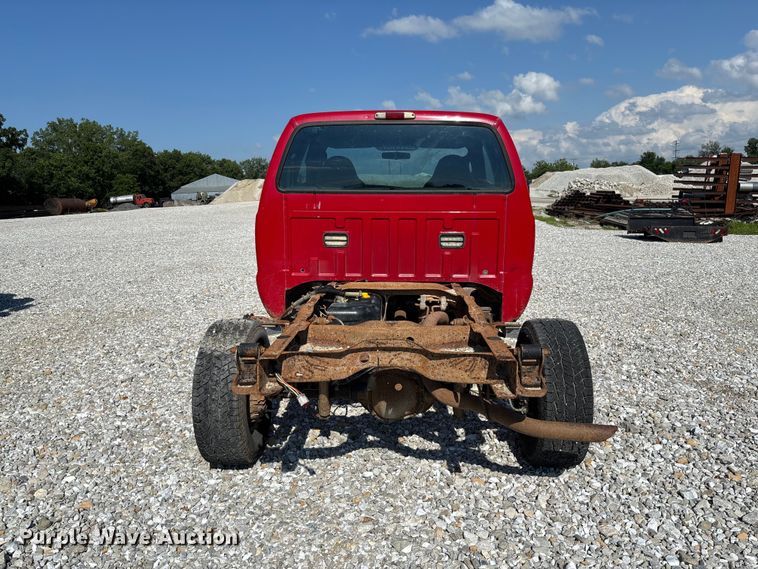 image for item FC1675 2003 Ford F250 Super Duty XL Ext. Cab pickup truck cab and chassis