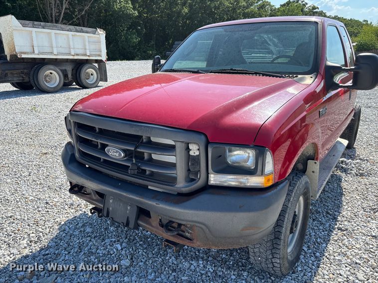 image for item FC1675 2003 Ford F250 Super Duty XL Ext. Cab pickup truck cab and chassis