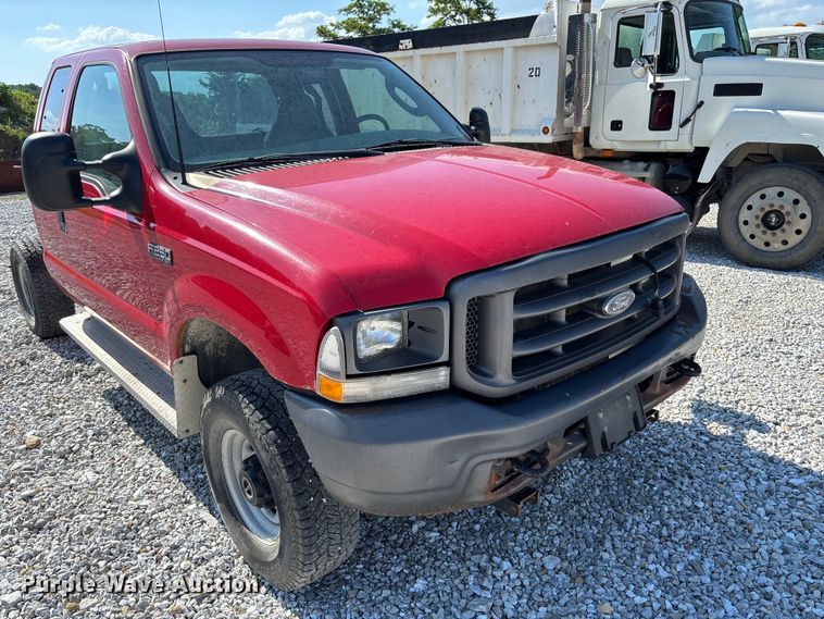 image for item FC1675 2003 Ford F250 Super Duty XL Ext. Cab pickup truck cab and chassis