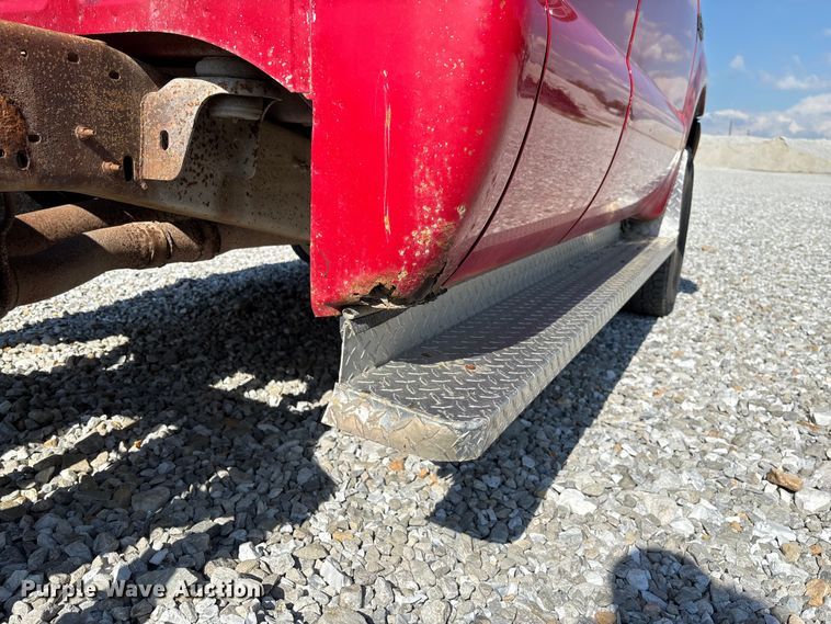 image for item FC1675 2003 Ford F250 Super Duty XL Ext. Cab pickup truck cab and chassis