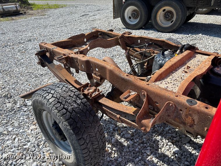 image for item FC1675 2003 Ford F250 Super Duty XL Ext. Cab pickup truck cab and chassis