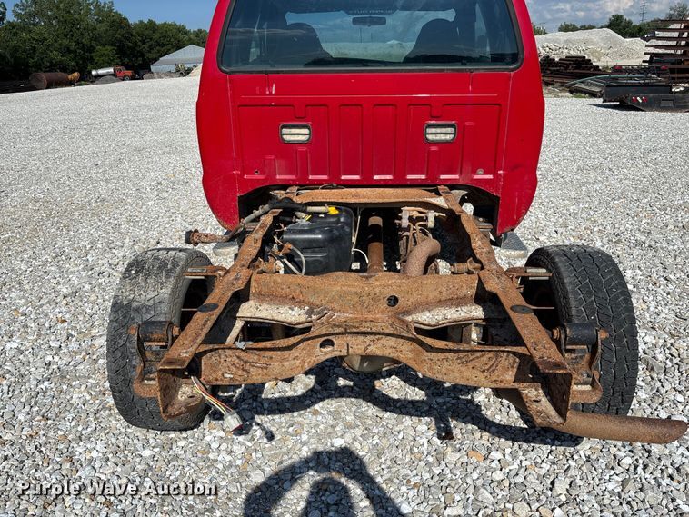 image for item FC1675 2003 Ford F250 Super Duty XL Ext. Cab pickup truck cab and chassis
