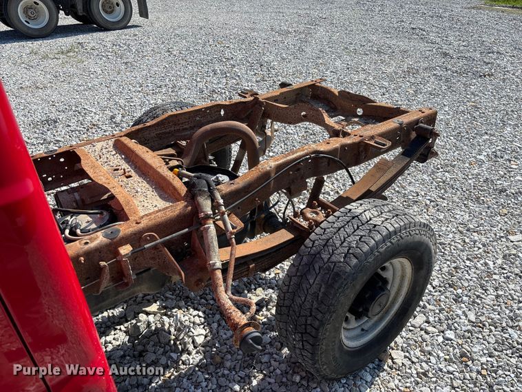 image for item FC1675 2003 Ford F250 Super Duty XL Ext. Cab pickup truck cab and chassis