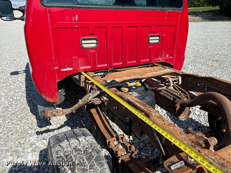 image for item FC1675 2003 Ford F250 Super Duty XL Ext. Cab pickup truck cab and chassis