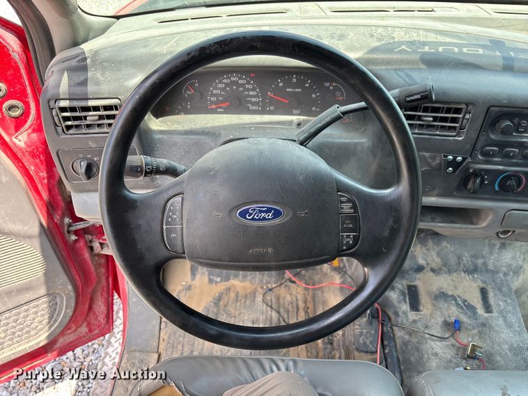 image for item FC1675 2003 Ford F250 Super Duty XL Ext. Cab pickup truck cab and chassis