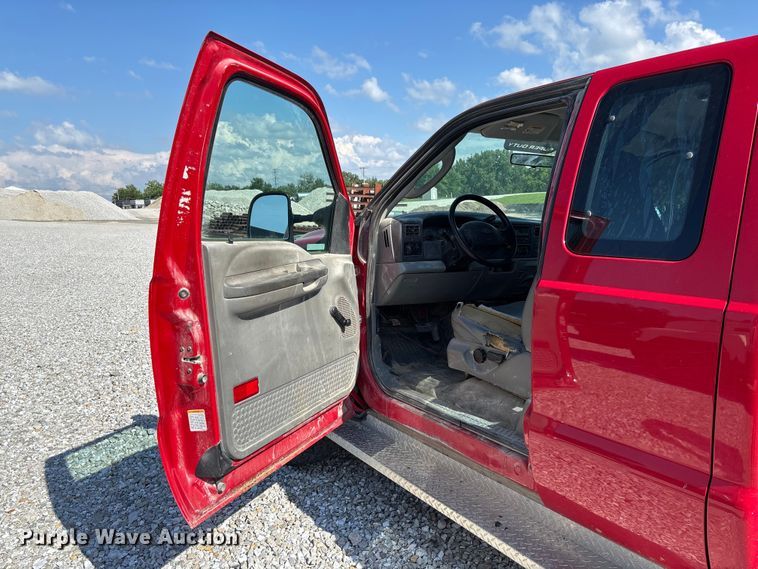 image for item FC1675 2003 Ford F250 Super Duty XL Ext. Cab pickup truck cab and chassis