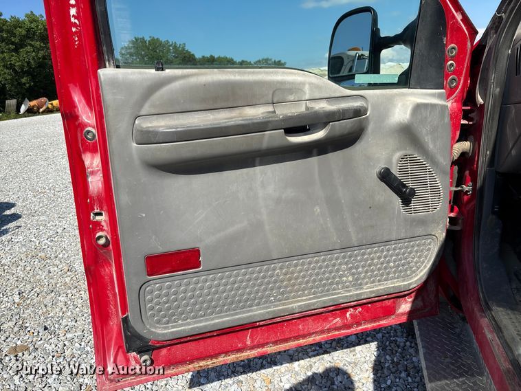 image for item FC1675 2003 Ford F250 Super Duty XL Ext. Cab pickup truck cab and chassis