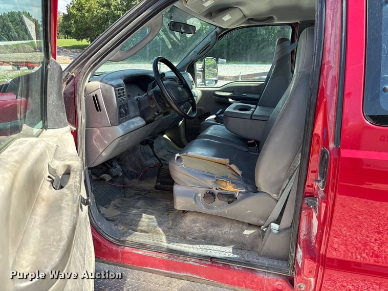 image for item FC1675 2003 Ford F250 Super Duty XL Ext. Cab pickup truck cab and chassis
