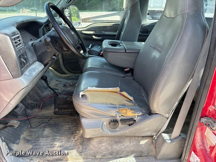 image for item FC1675 2003 Ford F250 Super Duty XL Ext. Cab pickup truck cab and chassis