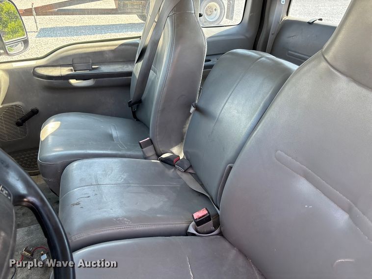 image for item FC1675 2003 Ford F250 Super Duty XL Ext. Cab pickup truck cab and chassis