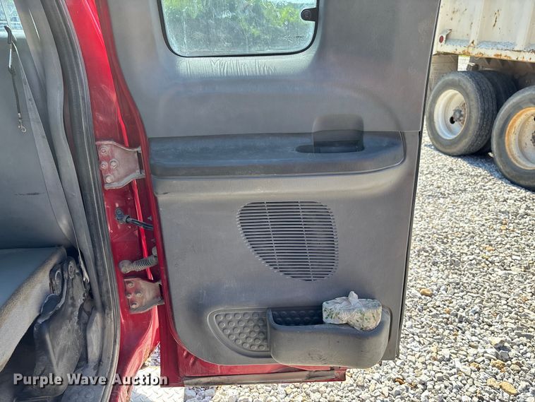 image for item FC1675 2003 Ford F250 Super Duty XL Ext. Cab pickup truck cab and chassis