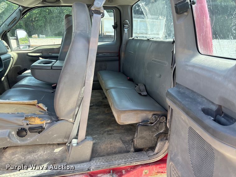image for item FC1675 2003 Ford F250 Super Duty XL Ext. Cab pickup truck cab and chassis